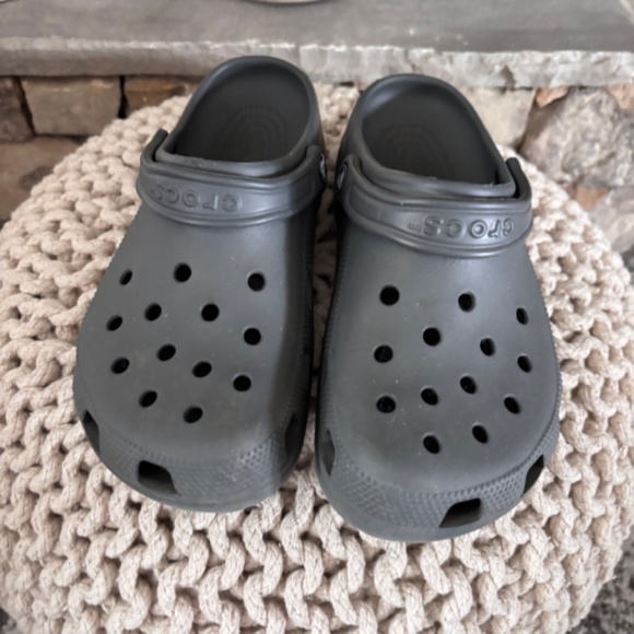 Crocs Men's SZ 7 Gray Classic Clogs - Picture 4 of 11